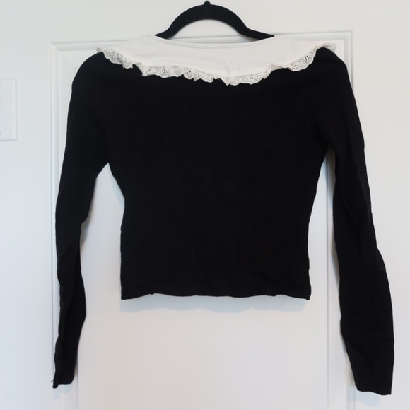 🌻Motel Rocks Black Top with Feminine Collar Trim - Picture 3 of 3